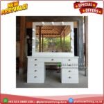 Meja Rias Minimalis Lampu